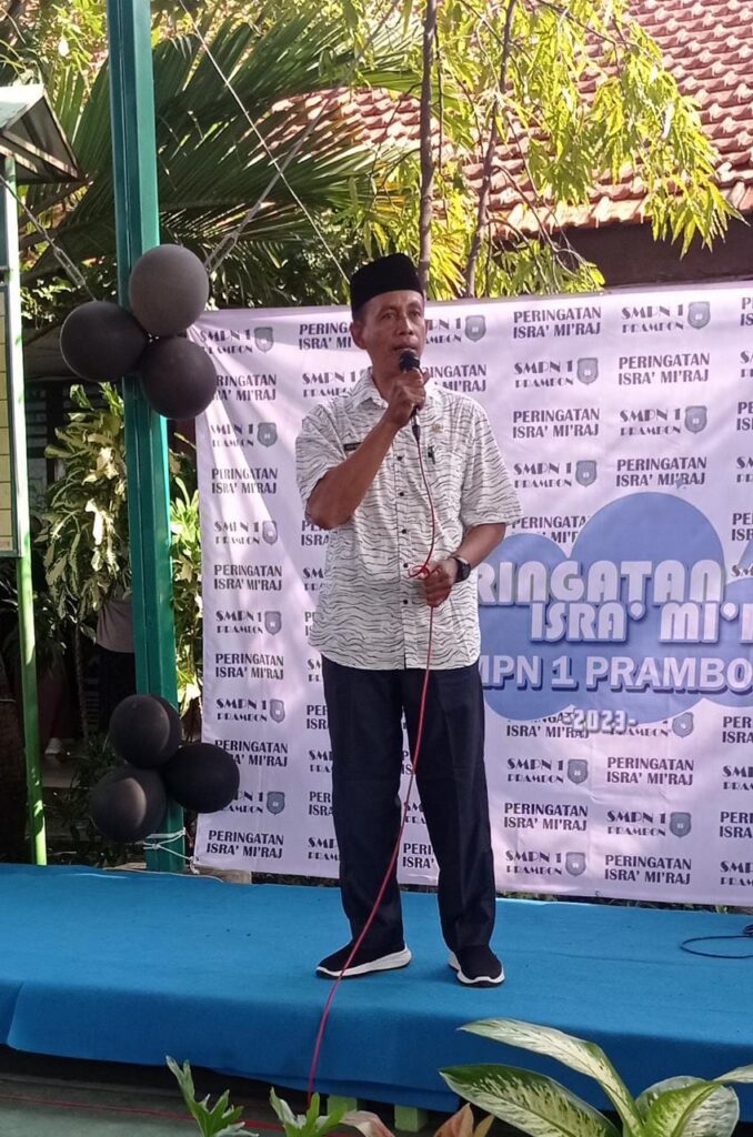 Kepala SMPN1 Prambon